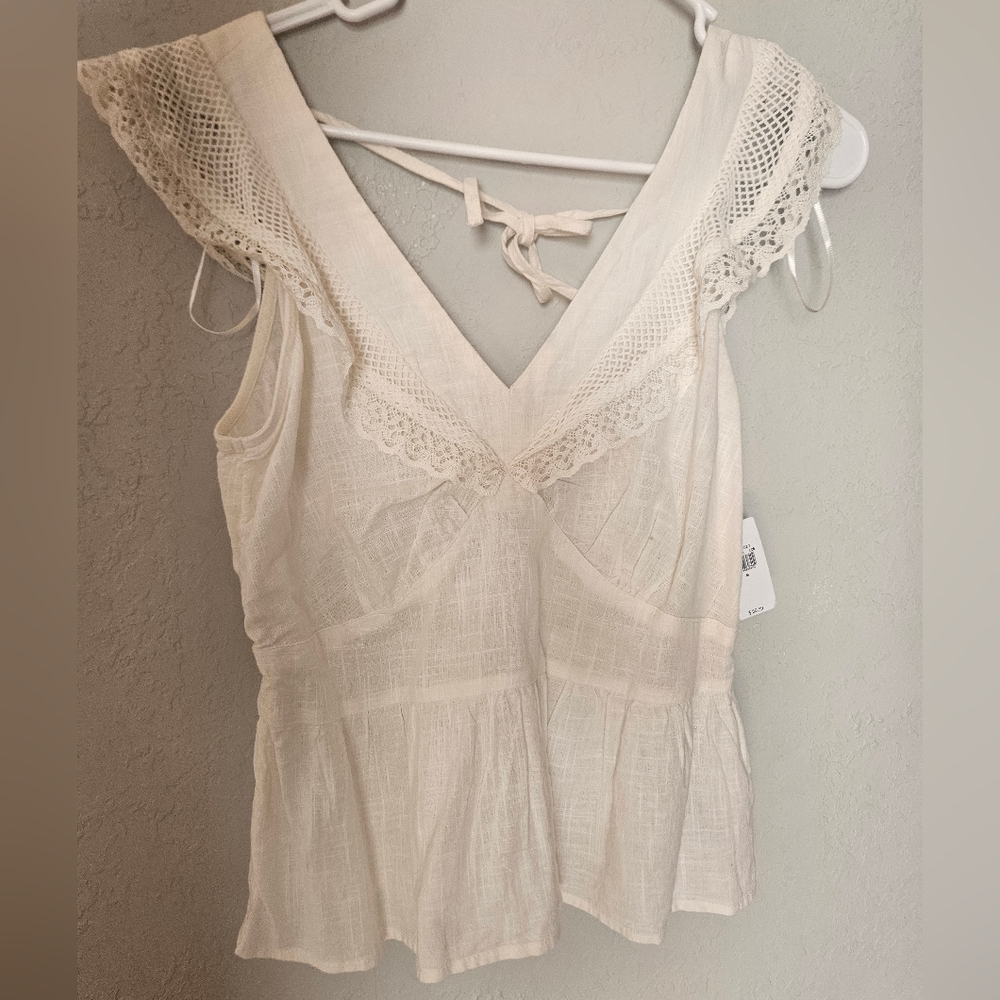 Small Old Navy White Lace Trim Sleeveless Top